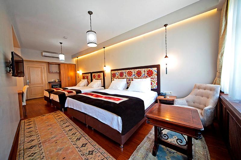 Deluxe Family Room image 2