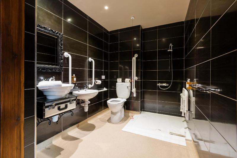 Quadruple Room - Disability Access image 2