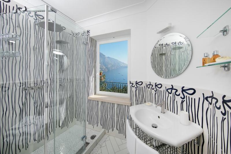 Junior Suite with Terrace and Sea View image 4