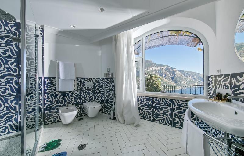 Junior Suite with Terrace and Sea View image 3