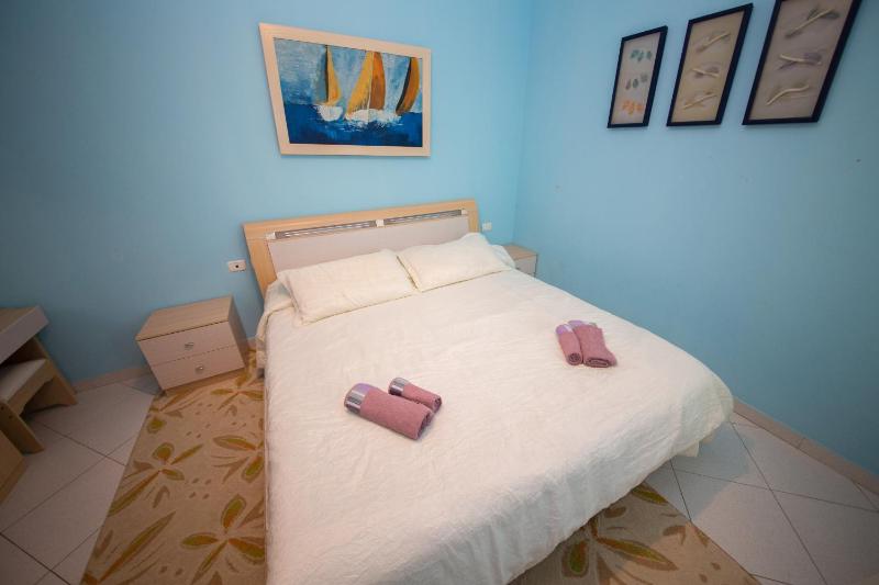 One-Bedroom Apartment with Balcony and Sea View image 3