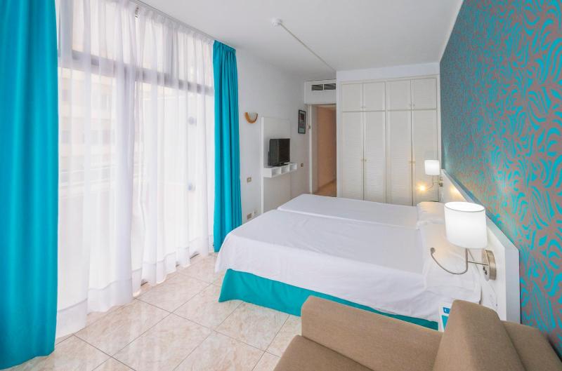 Standard Twin Room (single use) image 3