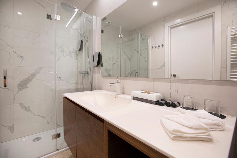 Senior Suite with Sea View image 2