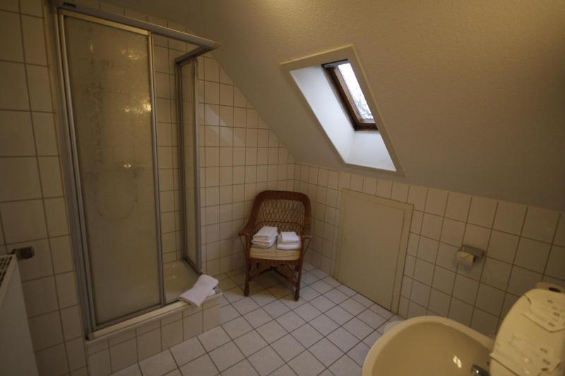 Single Room with Shared Bathroom image 1