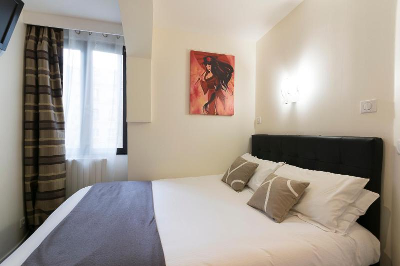 Single Room with Shower image 3
