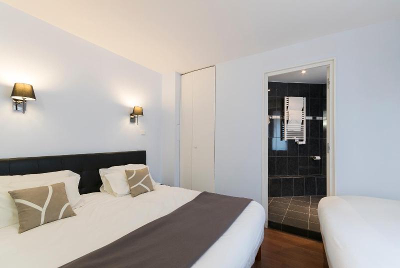 Triple Room with Shower image 1