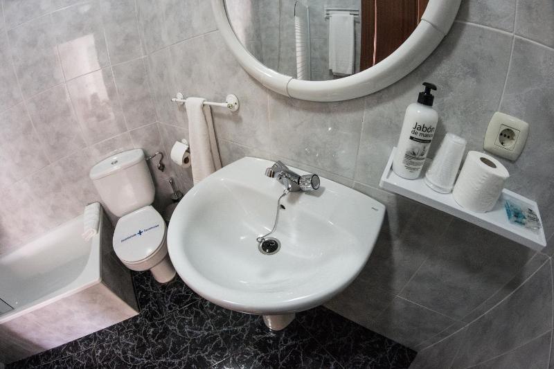 Double Room with Private Bathroom image 2