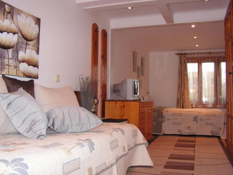 Triple Room with Balcony image 3