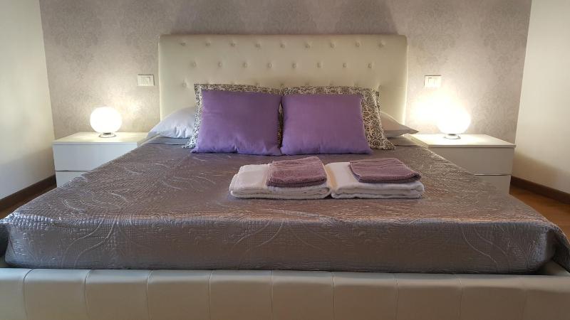 Twin Room with Private Bathroom image 4