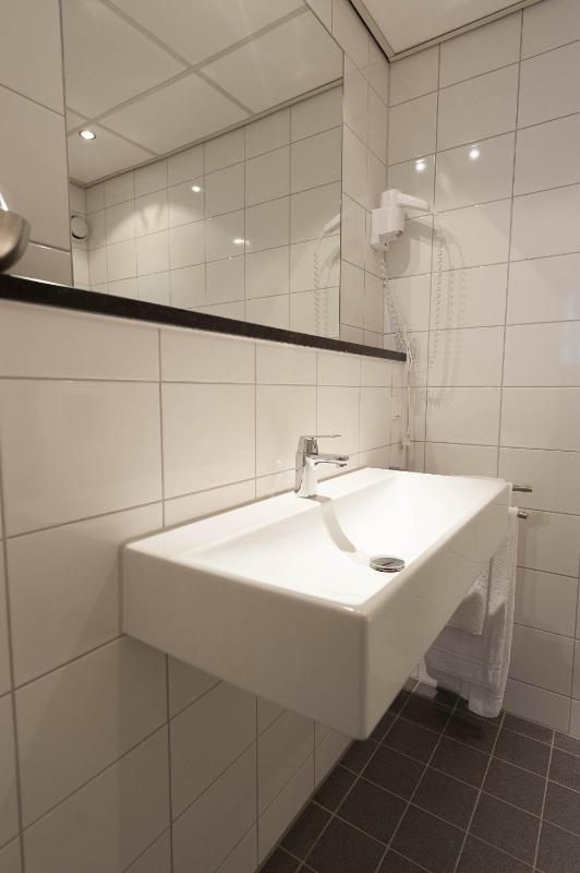 Standard Double Room image 3