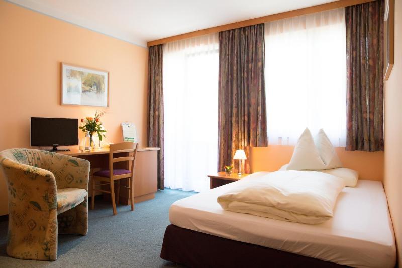 Superior Single Room with Balcony image 1