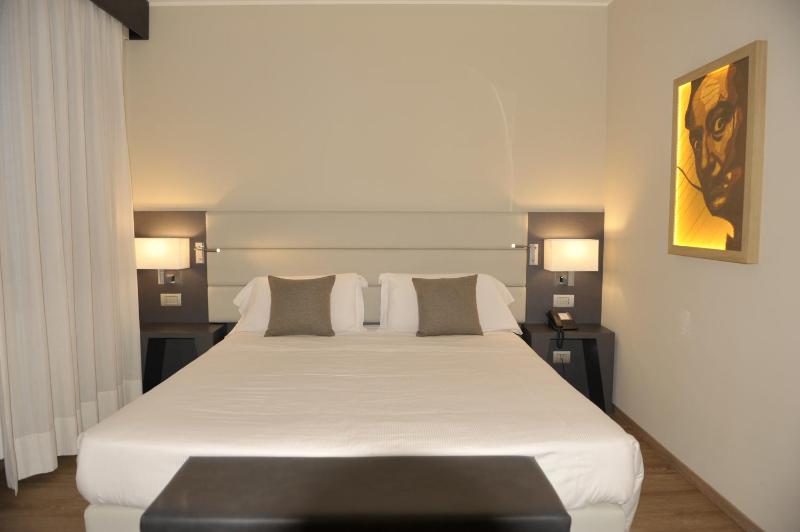 Double or Twin Room image 3