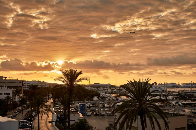 Penthouse Suite with Terrace image 3