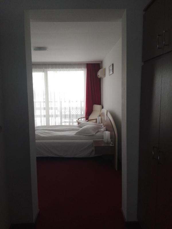 Standard Twin Room with Mountain View image 2