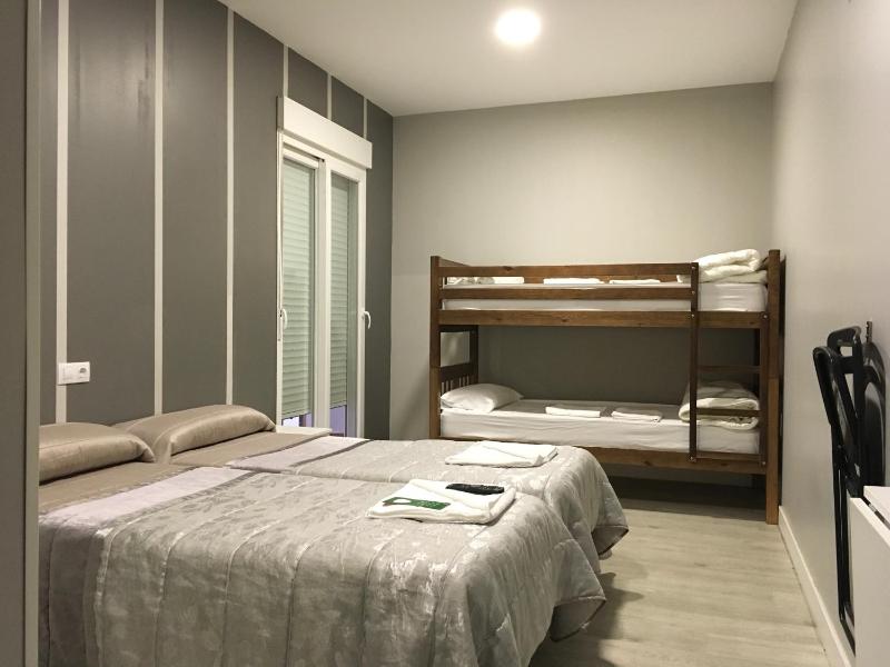 Quadruple Room with Bathroom image 4