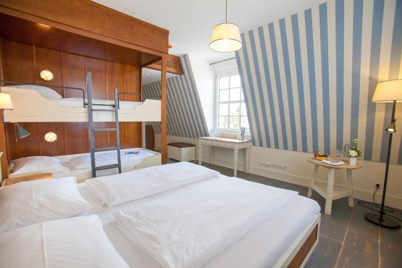 Triple Room (2 Adults + 1 Child under 12 years old) image 3