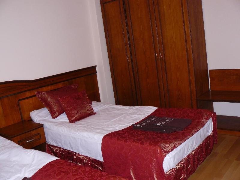 Large Double or Twin Room image 3
