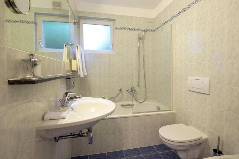Small Double Room image 3