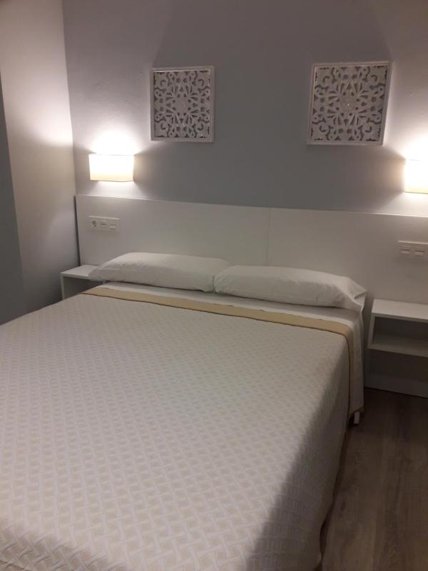 Double Room image 4