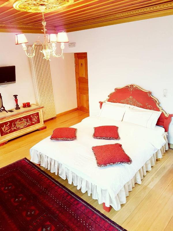 Deluxe Room image 3