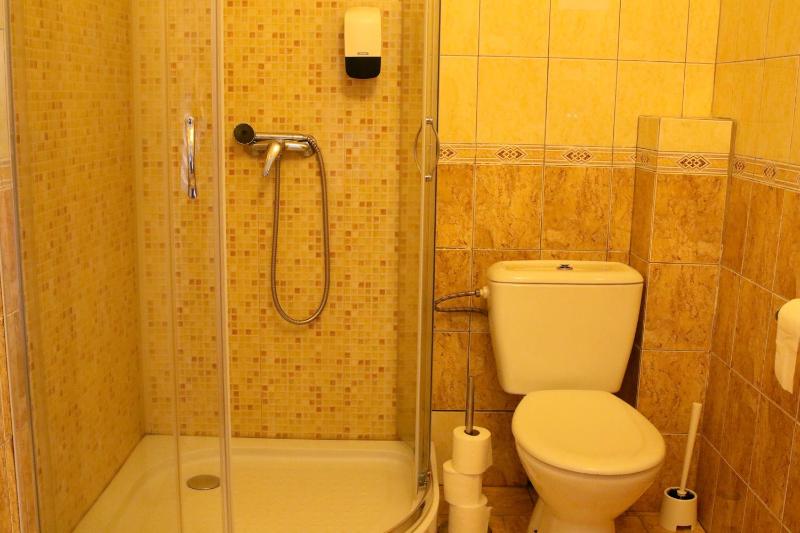 Standard Triple Room image 2