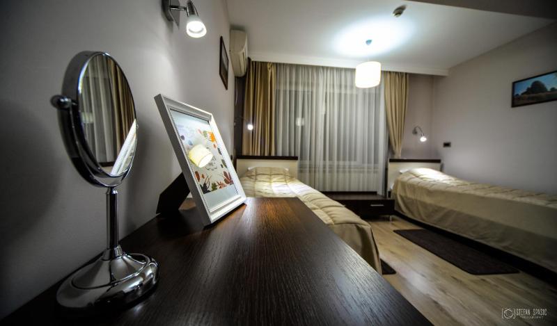 Twin Room image 3