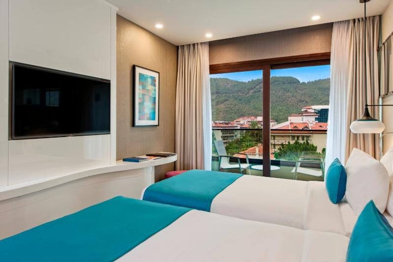 Superior Room with 2 Single Beds image 4