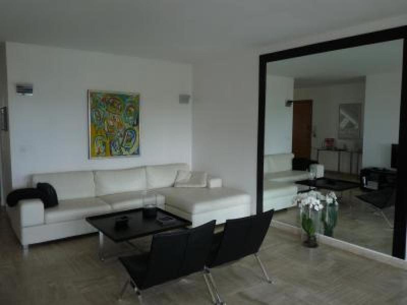 Two Bed apartment in a gated residence with gardens in Cannes with sea views 865 - image 4