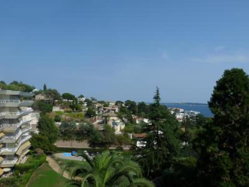Two Bed apartment in a gated residence with gardens in Cannes with sea views 865 - image 10