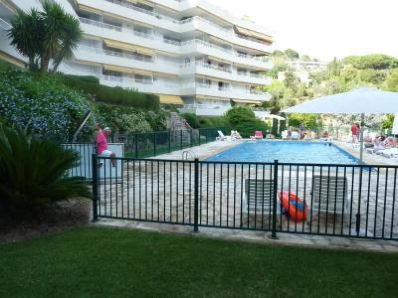 Two Bed apartment in a gated residence with gardens in Cannes with sea views 865 - image 6