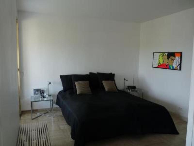 Two Bed apartment in a gated residence with gardens in Cannes with sea views 865 - image 11