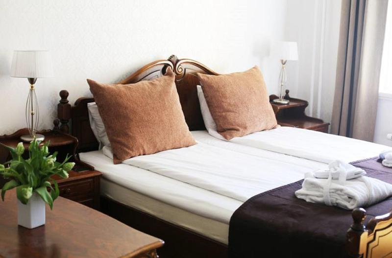 Superior King Room image 4