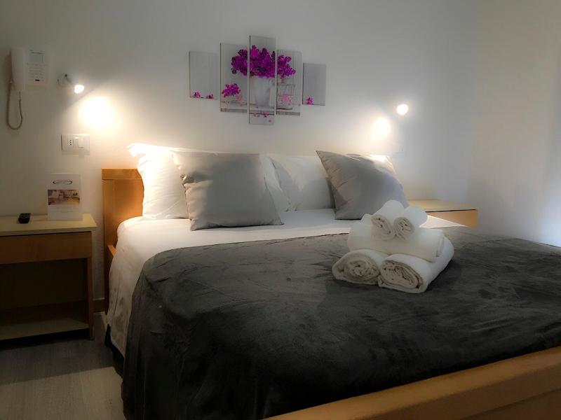 Double Room image 4