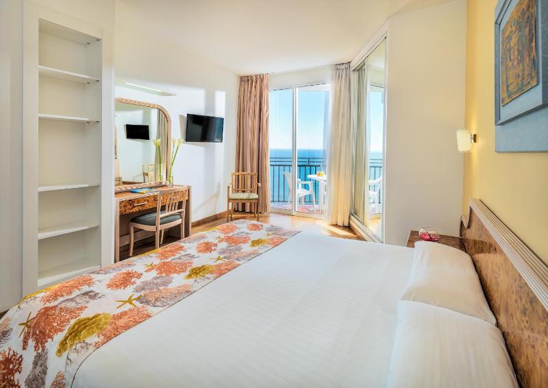 Family Room (2 Adults + 2 Children) image 1