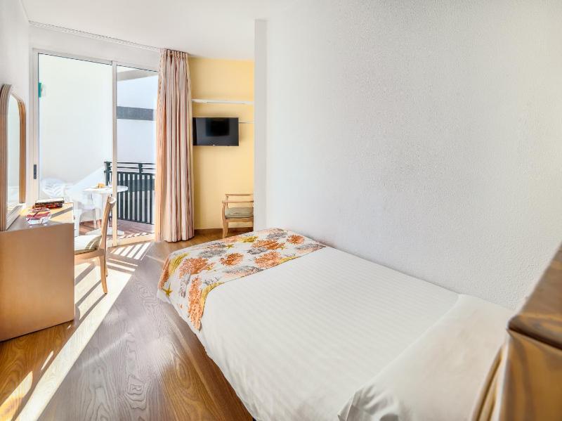 Standard Single Room image 3