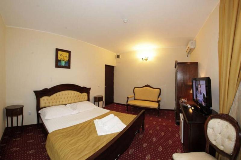 Double Room image 3