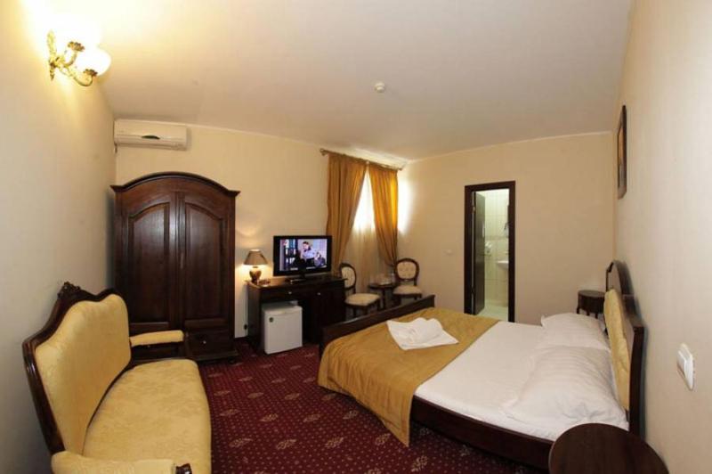 Double Room image 2