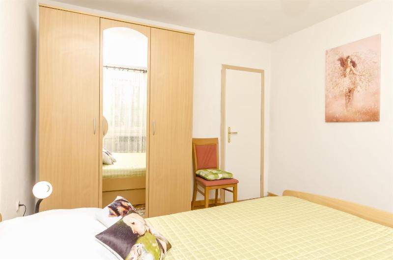 One-Bedroom Apartment image 3