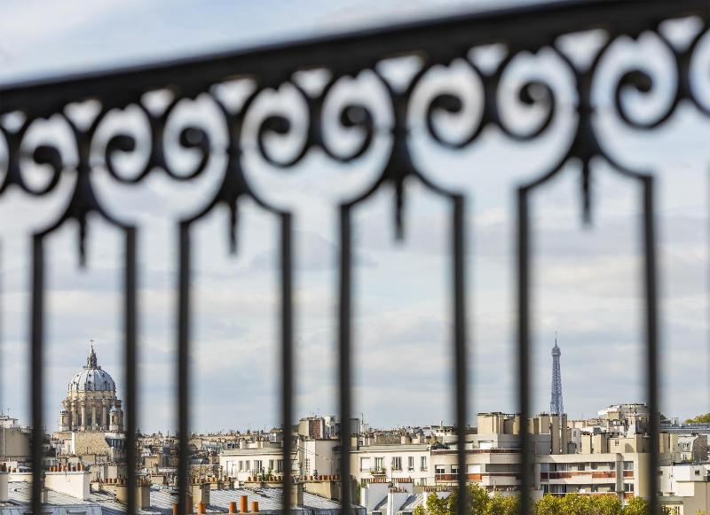 Classic Queen Room with Spa Access - View/Non-Smoking image 1