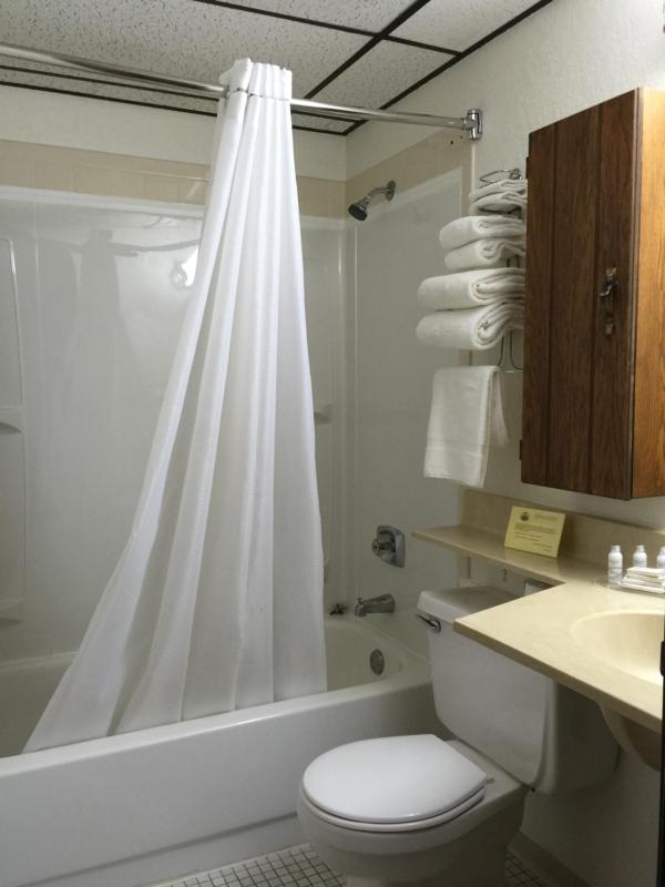 Queen Room - Non-Smoking image 2