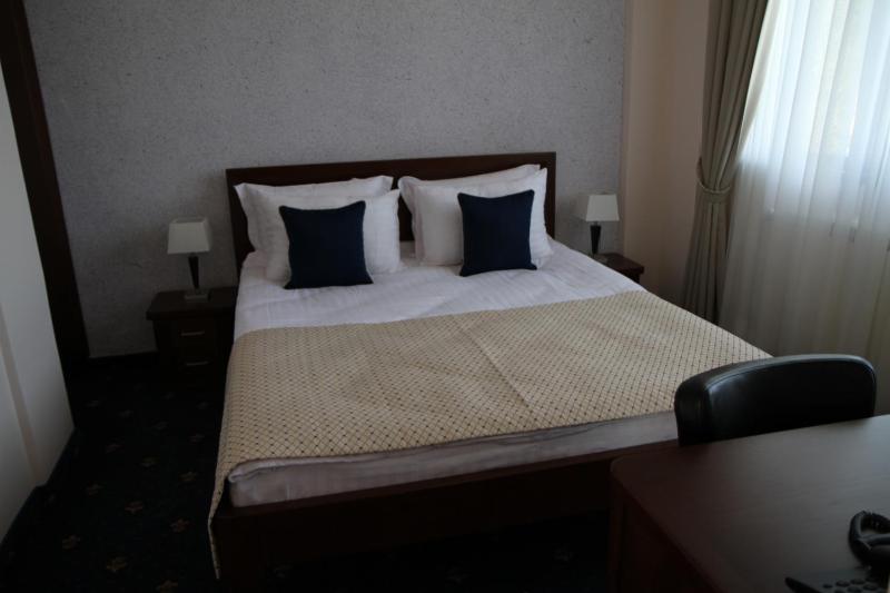 Deluxe Double Room image 4