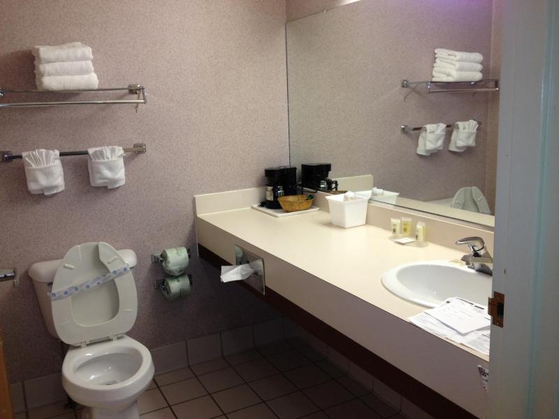 Standard King Room image 4