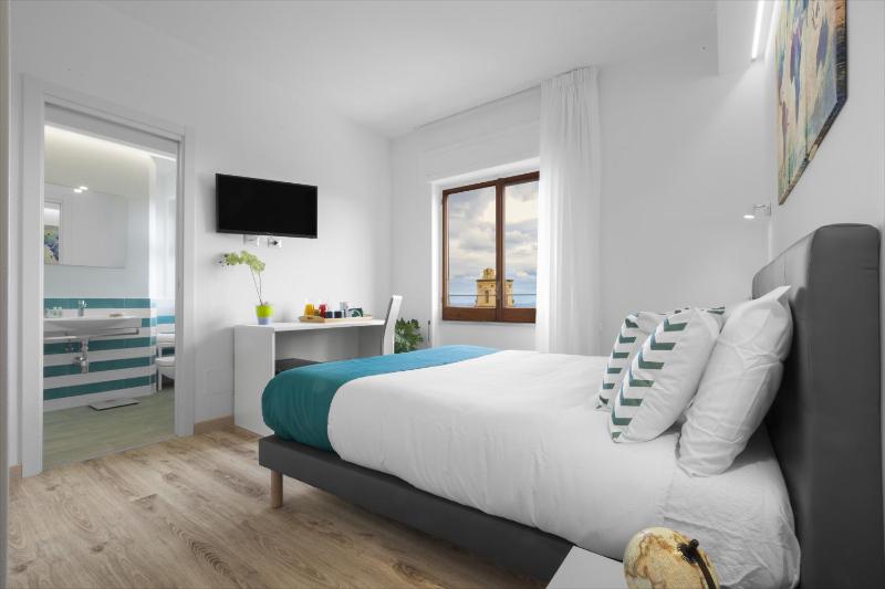 Deluxe Double Room image 4