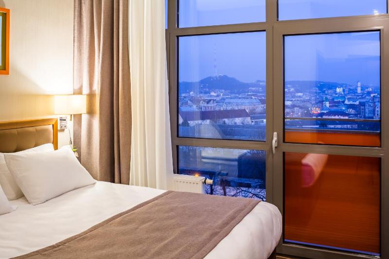 Standard Double Room with City View image 1