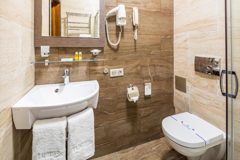 Deluxe Double Room with City View image 4