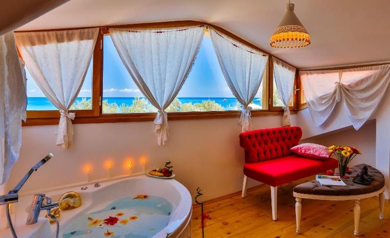 Double Room - Attic with Sea View image 4