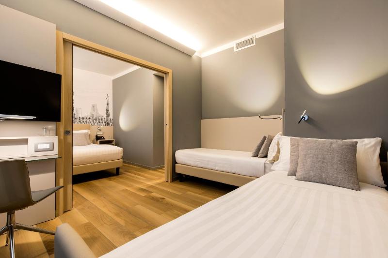 Superior Quadruple Room image 3