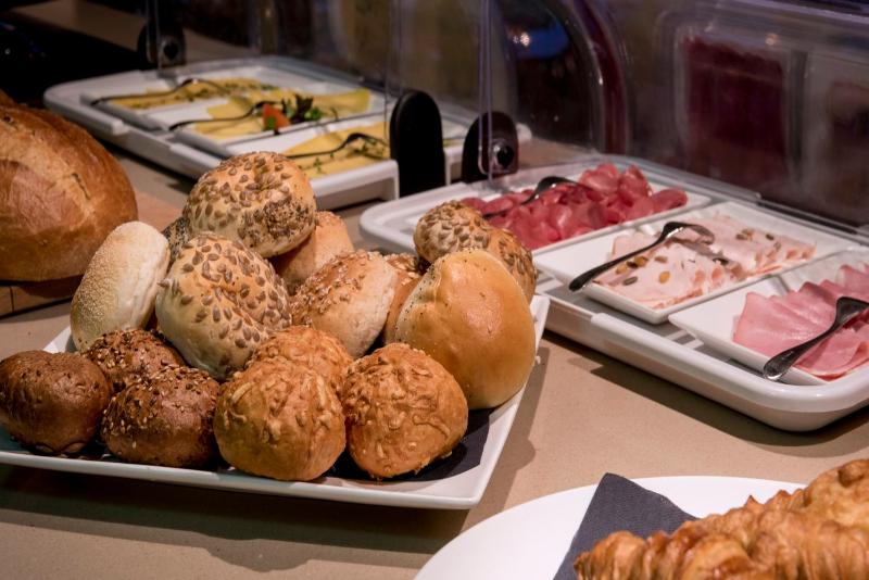 Standard Twin Room image 2