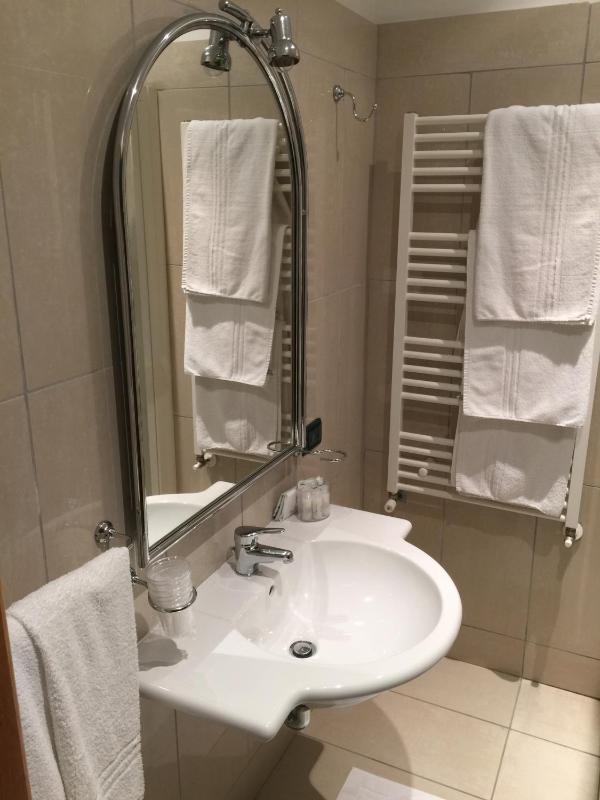 Economy Double or Twin Room image 2