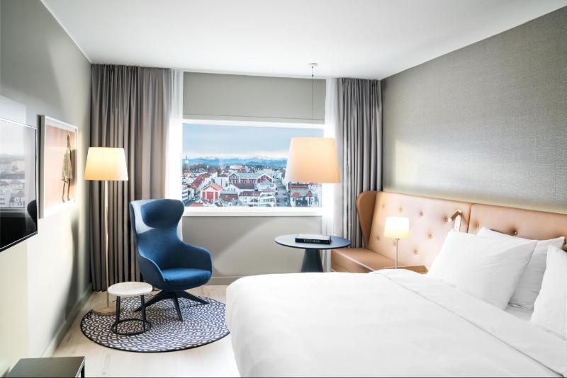 Premium Room with Panoramic City View image 3